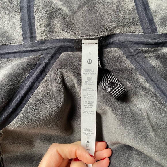 Like New LuLu Lemon jacket - Picture 3 of 10